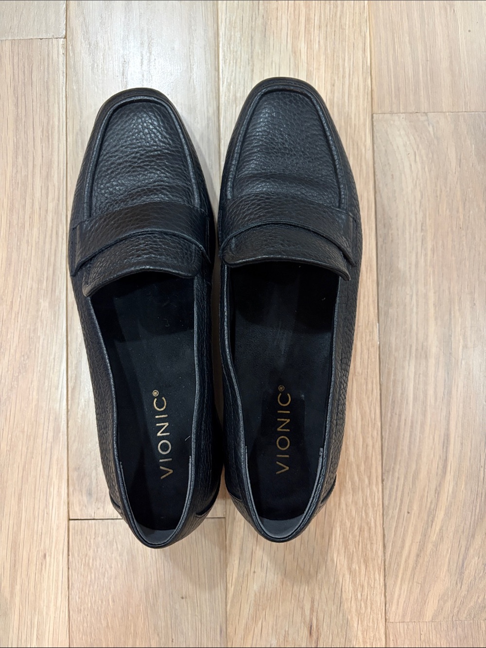 Vionic Black Pebbled Leather Penny Loafers